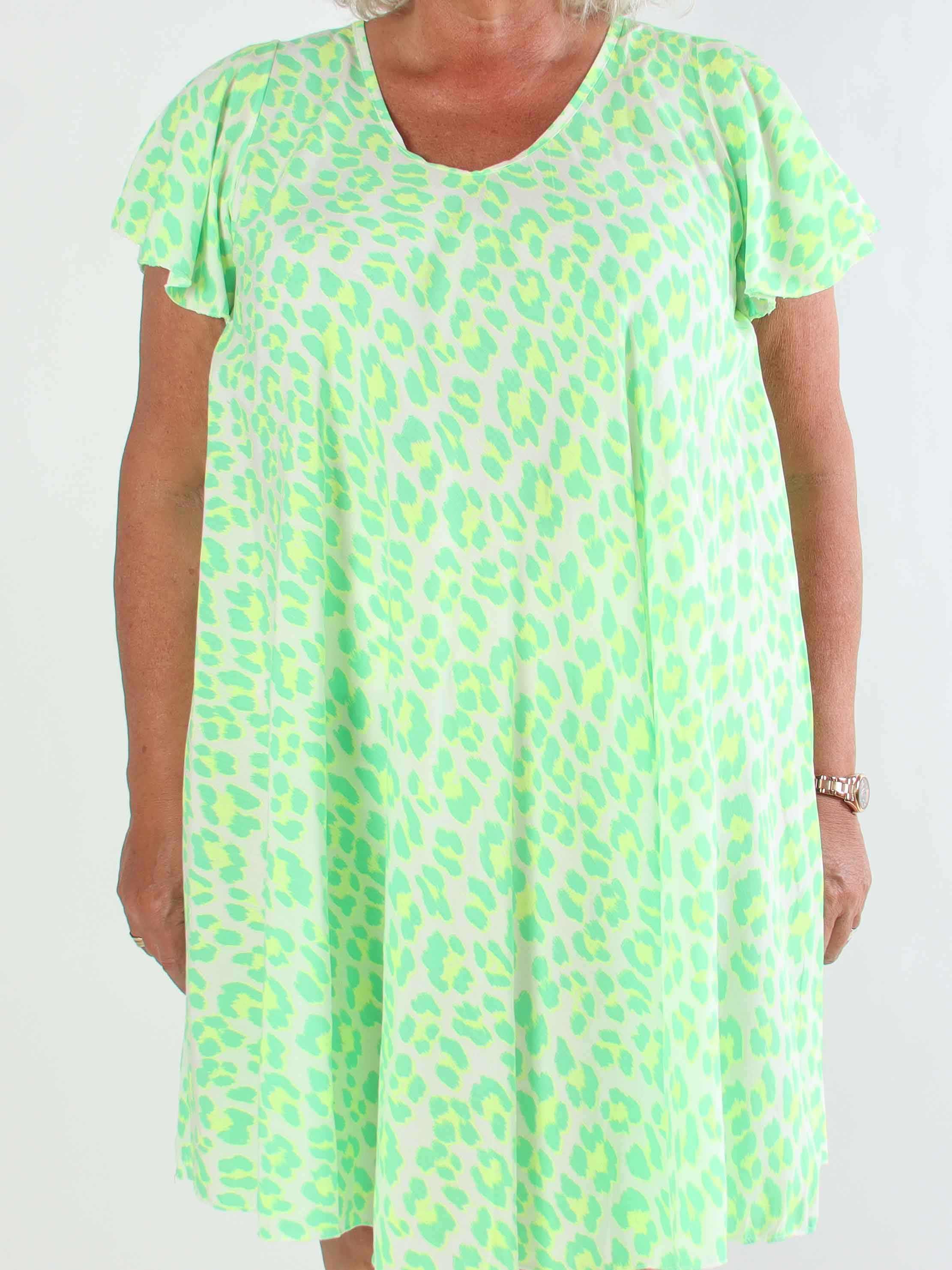 Chione - Söt plus size kklänning i A-form med leopardmönster